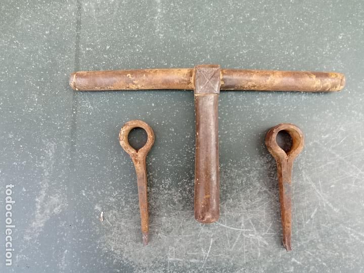 Antig&uuml;edades: Pestillo Cerrojo antiguo de forja. - Foto 2