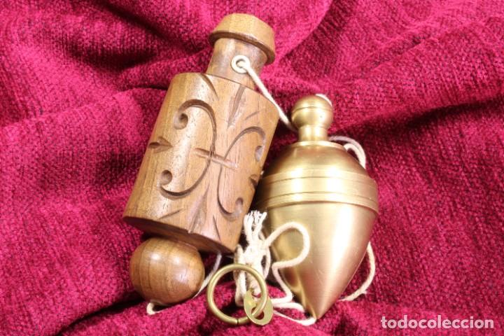 Antig&uuml;edades: Plomada construcci&oacute;n. Nuez tallada. Plumb bob construction. Carved walnut. - Foto 1