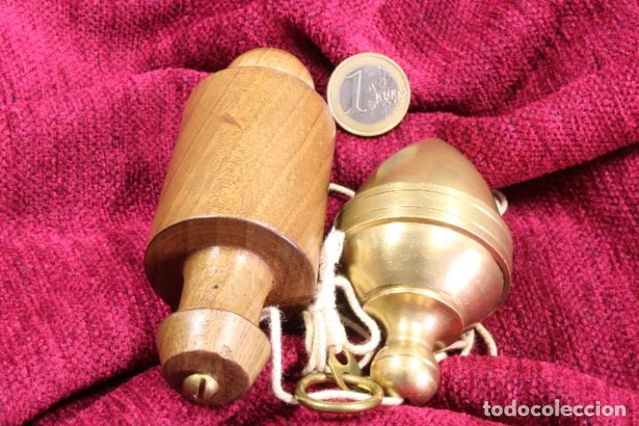 Antig&uuml;edades: Plomada construcci&oacute;n. Nuez tallada. Plumb bob construction. Carved walnut. - Foto 2
