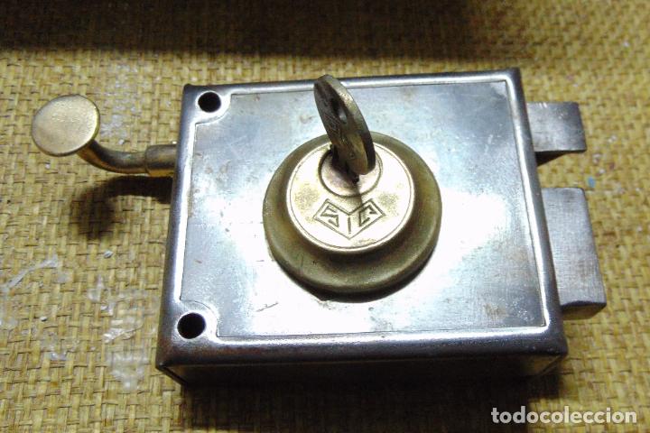Antig&uuml;edades: cerradura jis, con llave funciona - Foto 1