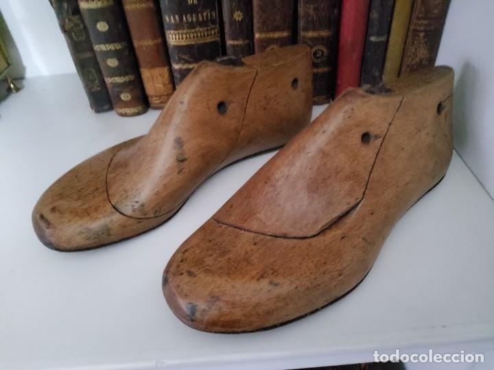 Antig&uuml;edades: ANTIGUO PAR DE HORMAS DE MADERA Y HIERRO DEL NUM. 32 - Foto 2