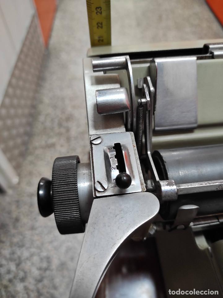 Antig&uuml;edades: m&aacute;quina de escribir - Foto 3