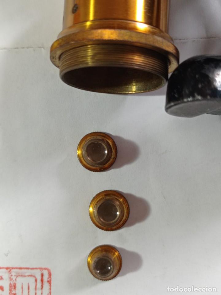 Antig&uuml;edades: Microscopio antiguo con 3 lentes - Foto 2