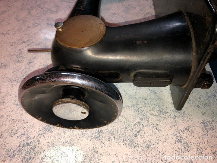 Antig&uuml;edades: M&aacute;quina de coser Alfa - Foto 8