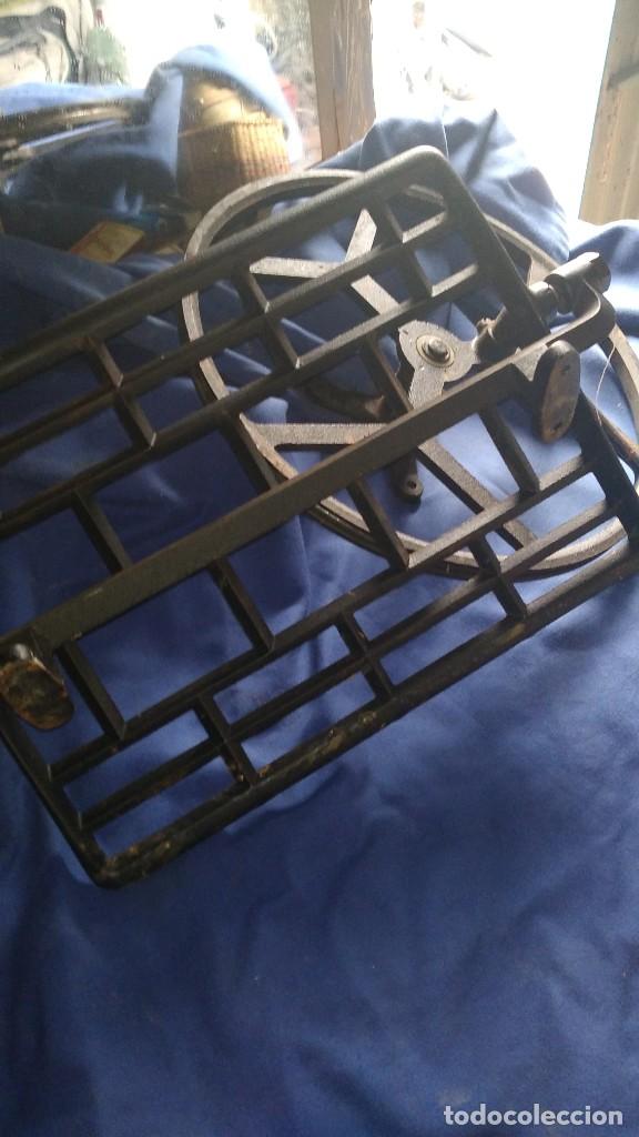 Antig&uuml;edades: pedal de maquina de coser - Foto 3