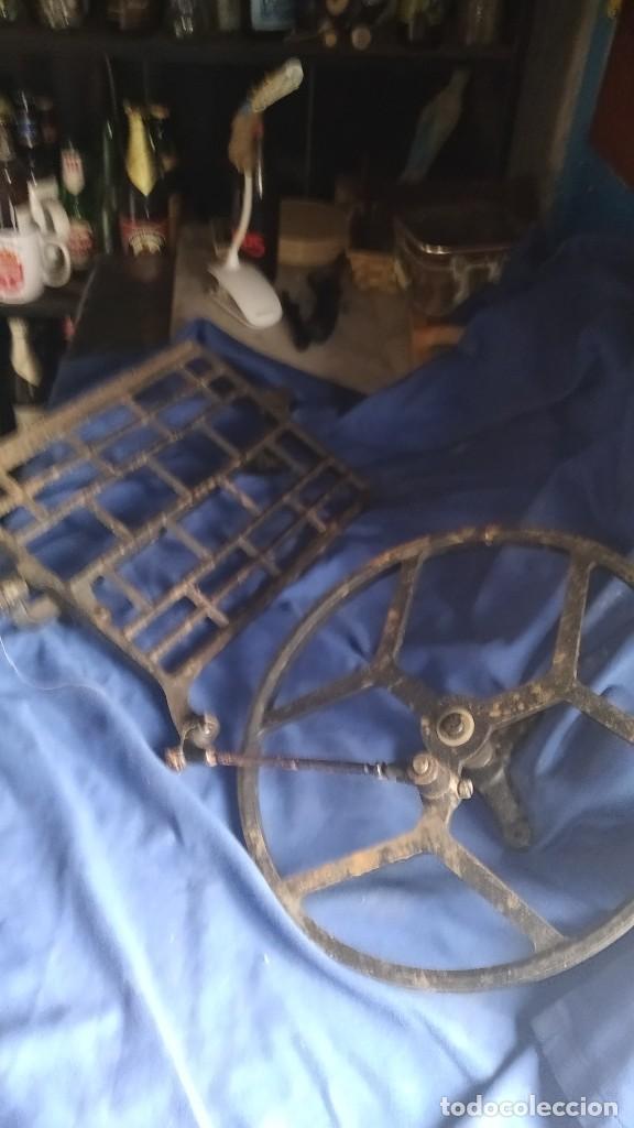 Antig&uuml;edades: pedal de maquina de coser - Foto 4