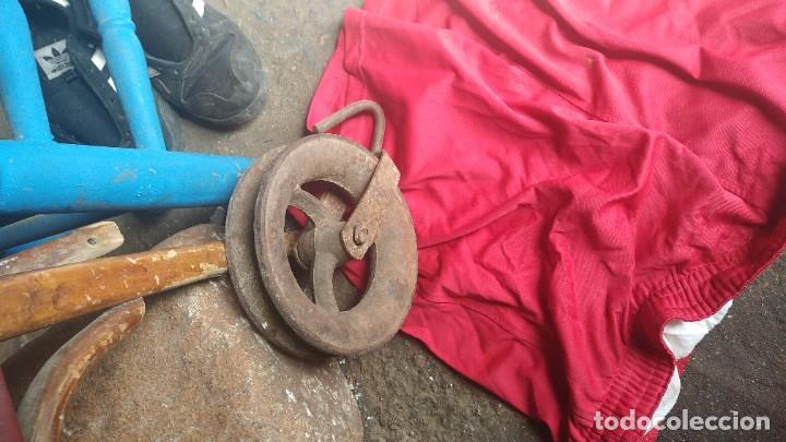 Antig&uuml;edades: polea de hierro antigua - Foto 3