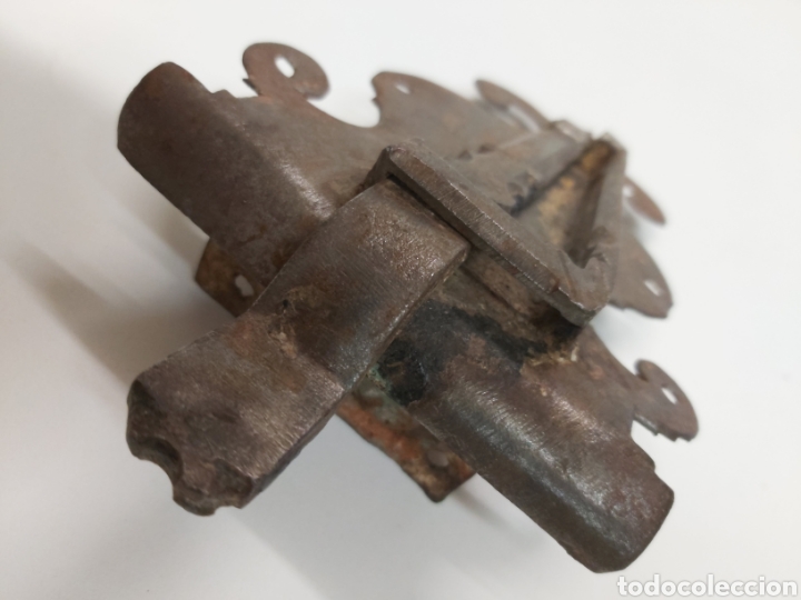 Antig&uuml;edades: Aladaba picaporte con muelle hierro forjado - Foto 2