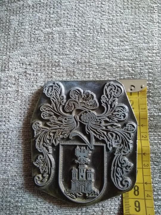 Antig&uuml;edades: Escudo her&aacute;ldico plancha - Foto 2