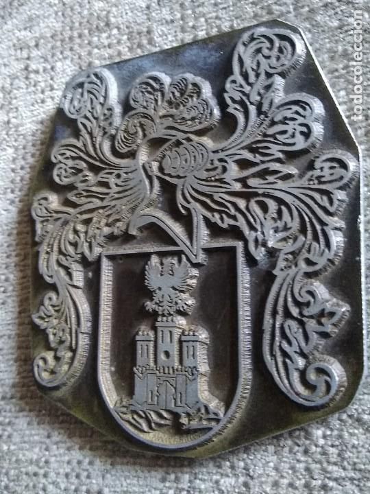 Antig&uuml;edades: Escudo her&aacute;ldico plancha - Foto 3