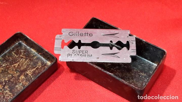 Antig&uuml;edades: ESTUCHE DE BAQUELITA CON CUCHILLA DE AFEITAR. - Foto 2