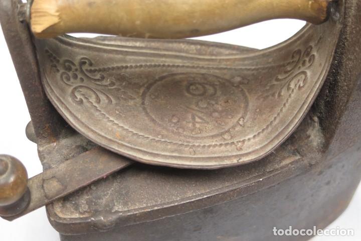 Antig&uuml;edades: PLANCHA DE CARBON - Foto 2