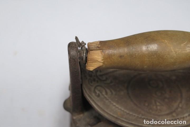 Antig&uuml;edades: PLANCHA DE CARBON - Foto 3
