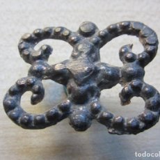 Antigüedades: CLAVO ORNAMENTAL DE BRONCE POSIBLE S XVIII MEDIDAS 3,3 X 2,8 CMS. Lote 330627868