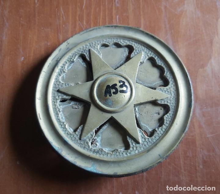 Antig&uuml;edades: Mirilla de bronce de 11 cm - Foto 1