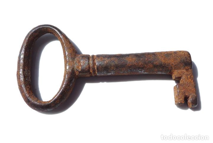 Antig&uuml;edades: LLAVE DE FORJA. COLECCI&Oacute;N. HUECA.- 7 CM DE LARGO - Foto 2