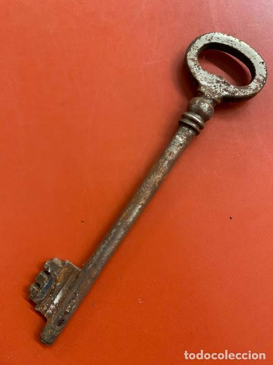 Antig&uuml;edades: Antigua LLAVE DE FORJA. Mide unos 11,5 cms de largo - Foto 1