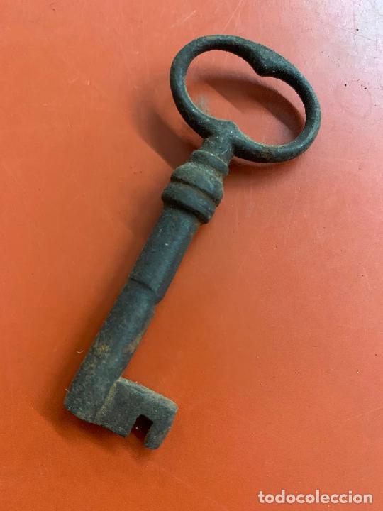 Antig&uuml;edades: Antigua LLAVE DE FORJA. Mide unos 7,7 cms de largo - Foto 1