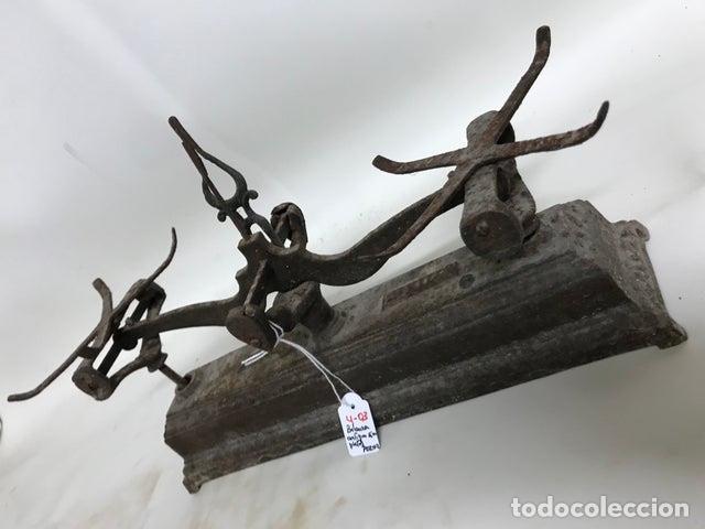 Antig&uuml;edades: Balanza hierro antigua sin platos - Foto 2