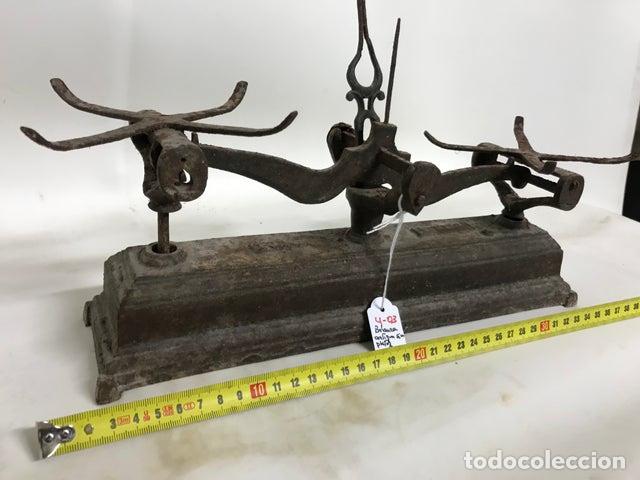 Antig&uuml;edades: Balanza hierro antigua sin platos - Foto 3