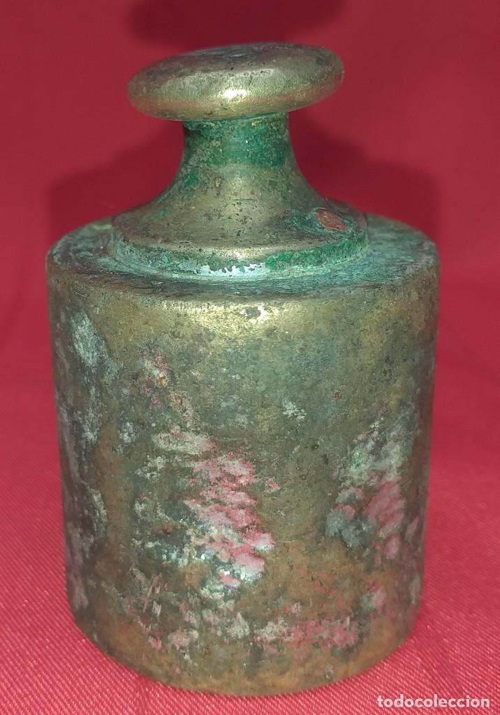 Antig&uuml;edades: ANTIGUA PESA DE BRONCE 500 GR - Foto 1