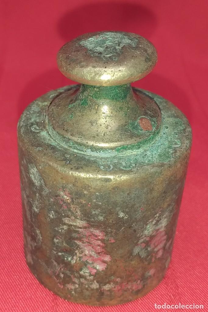 Antig&uuml;edades: ANTIGUA PESA DE BRONCE 500 GR - Foto 2