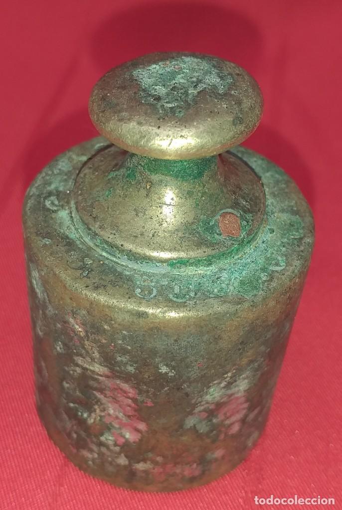 Antig&uuml;edades: ANTIGUA PESA DE BRONCE 500 GR - Foto 3