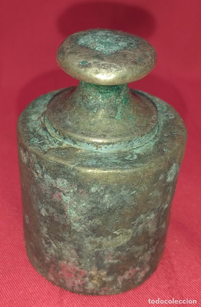 Antig&uuml;edades: ANTIGUA PESA DE BRONCE 500 GR - Foto 4