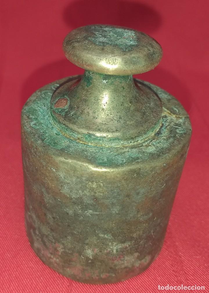 Antig&uuml;edades: ANTIGUA PESA DE BRONCE 500 GR - Foto 6