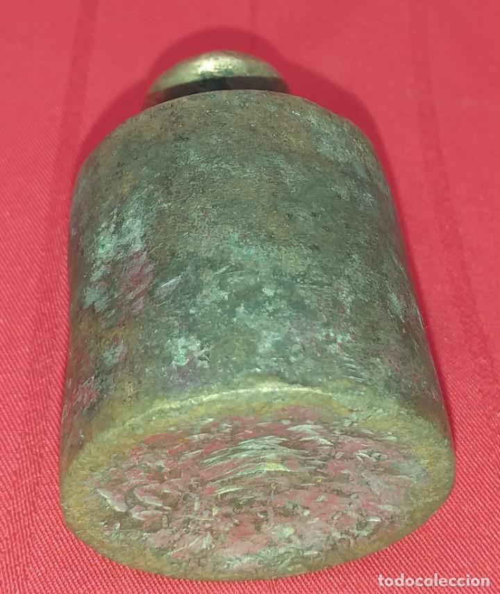 Antig&uuml;edades: ANTIGUA PESA DE BRONCE 500 GR - Foto 7