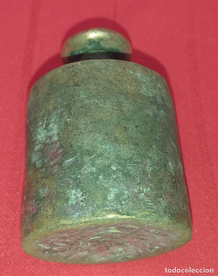 Antig&uuml;edades: ANTIGUA PESA DE BRONCE 500 GR - Foto 8