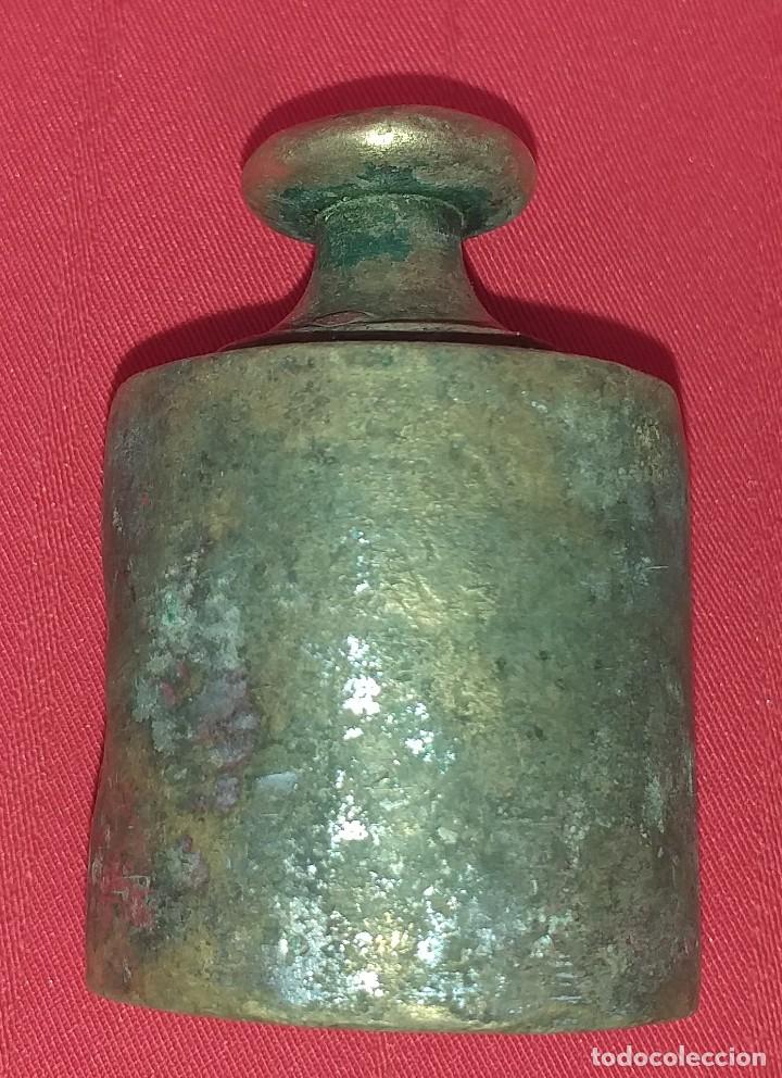 Antig&uuml;edades: ANTIGUA PESA DE BRONCE 500 GR - Foto 9