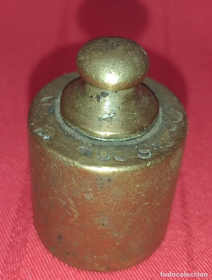 Antig&uuml;edades: ANTIGUA PESA DE BRONCE 100 GR - Foto 2