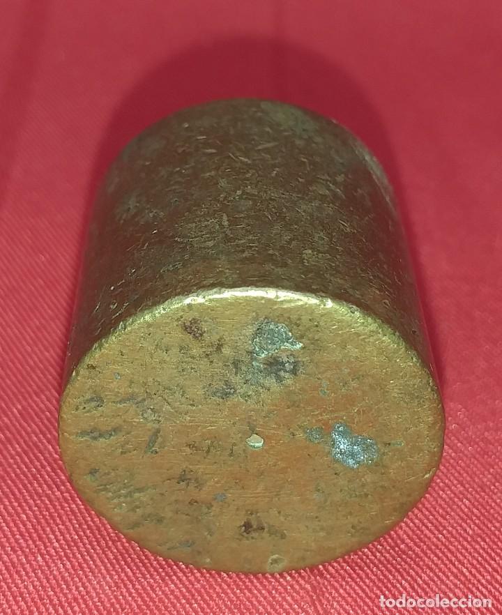 Antig&uuml;edades: ANTIGUA PESA DE BRONCE 100 GR - Foto 3