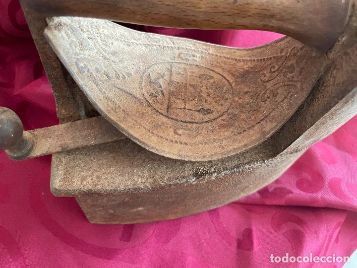 Antig&uuml;edades: Plancha de Hierro de carb&oacute;n UC Mondrag&oacute;n - Foto 2