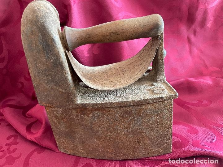 Antig&uuml;edades: Plancha de Hierro de carb&oacute;n UC Mondrag&oacute;n - Foto 4