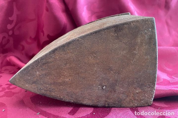 Antig&uuml;edades: Plancha de Hierro de carb&oacute;n UC Mondrag&oacute;n - Foto 7