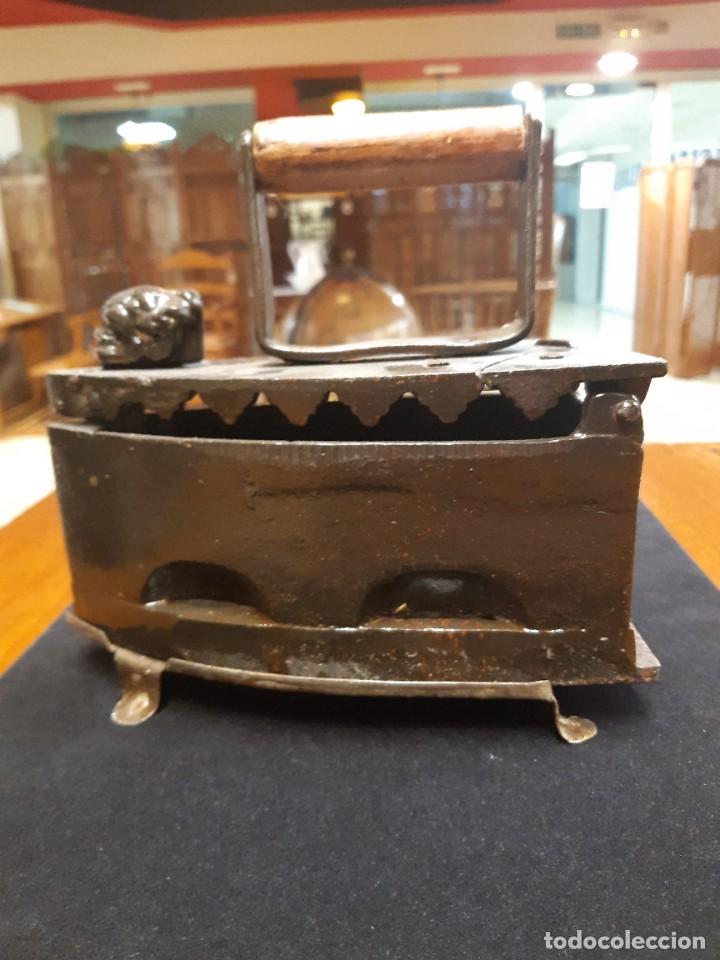 Antig&uuml;edades: PLANCHA DE HIERRO DE CARBON - Foto 1