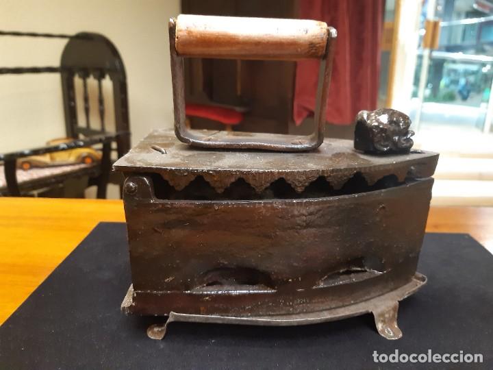 Antig&uuml;edades: PLANCHA DE HIERRO DE CARBON - Foto 3