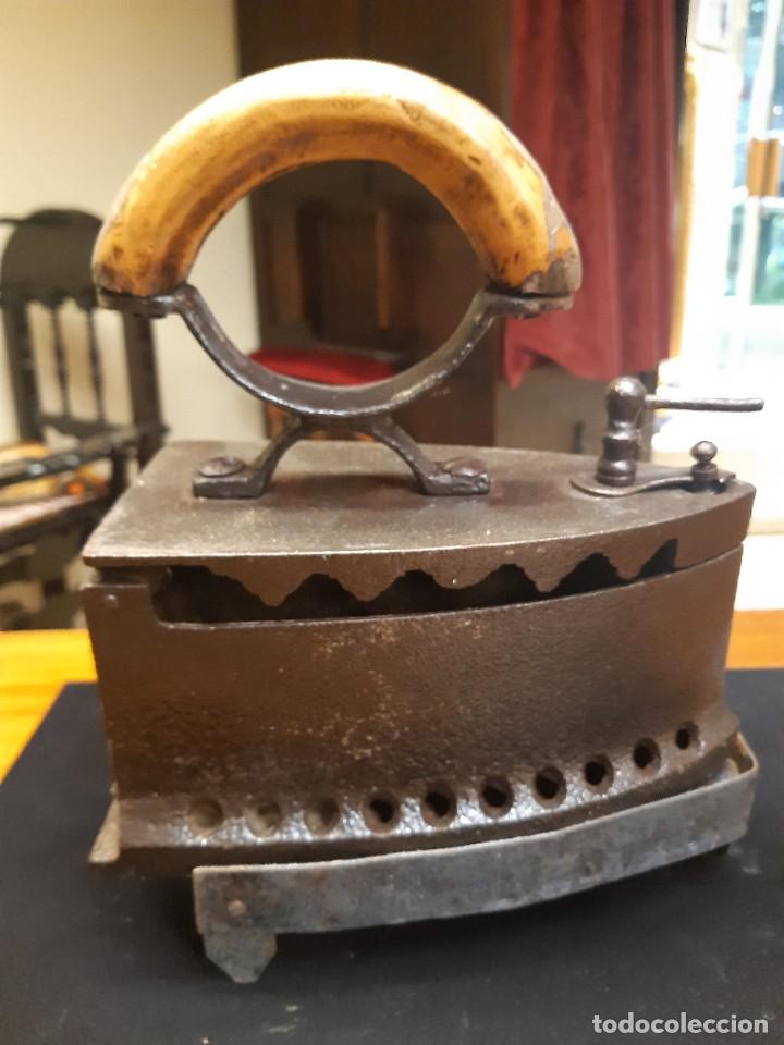 Antig&uuml;edades: PLANCHA DE HIERRO DE CARBON - Foto 1