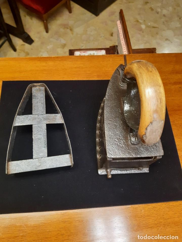 Antig&uuml;edades: PLANCHA DE HIERRO DE CARBON - Foto 4