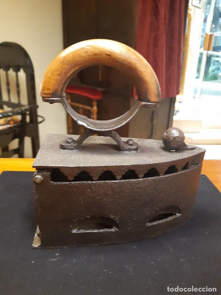 Antig&uuml;edades: PLANCHA DE HIERRO DE CARBON - Foto 1