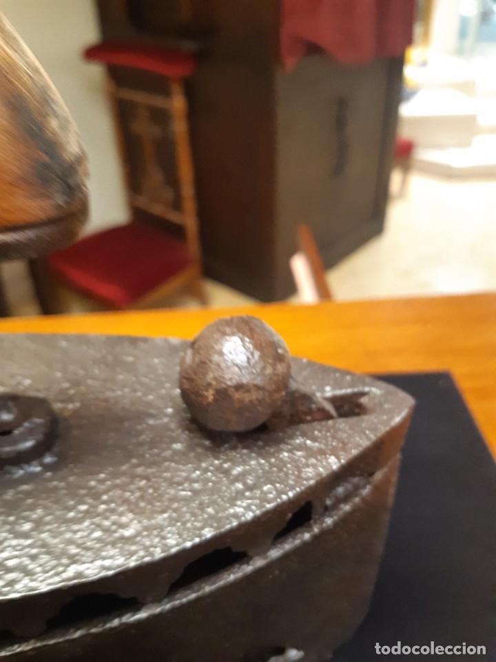 Antig&uuml;edades: PLANCHA DE HIERRO DE CARBON - Foto 3