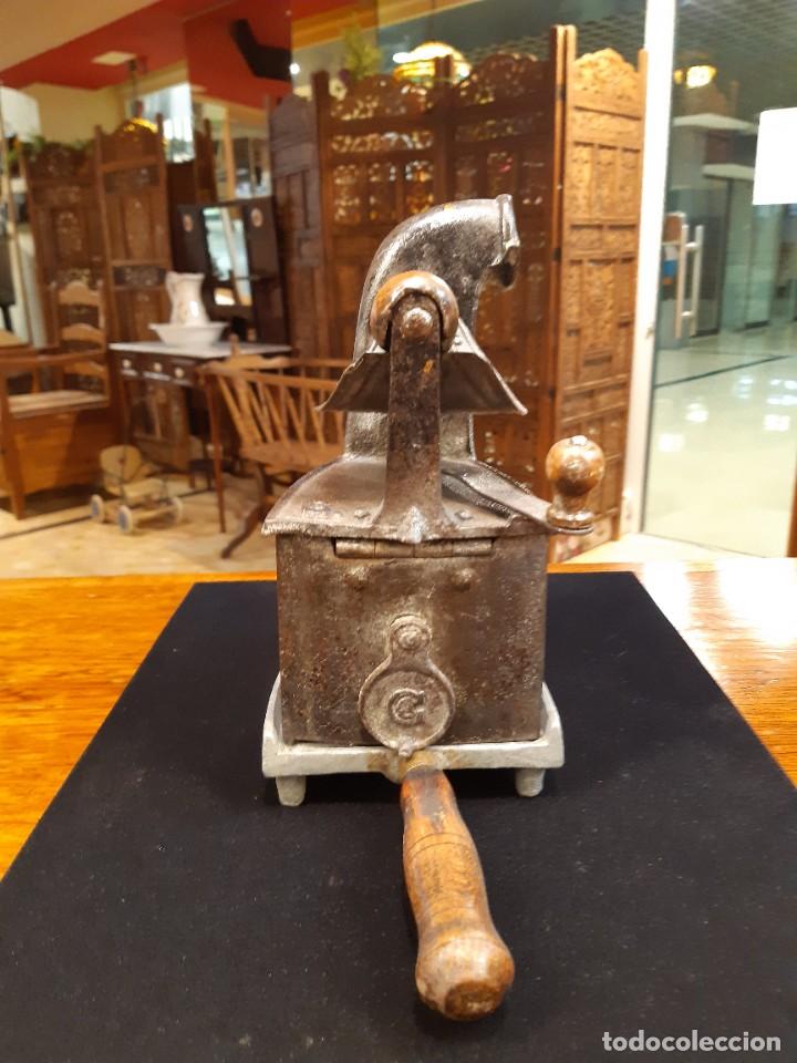 Antig&uuml;edades: PLANCHA DE CHIMENEA EN HIERRO DE CARBON - Foto 2