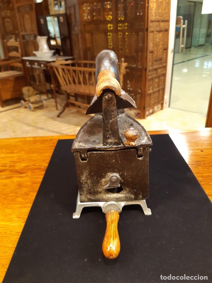 Antig&uuml;edades: PLANCHA DE CHIMENEA EN HIERRO DE CARBON - Foto 2