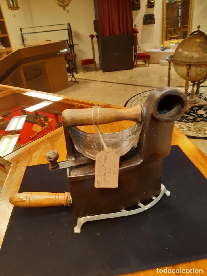 Antig&uuml;edades: PLANCHA DE CHIMENEA EN HIERRO DE CARBON - Foto 1