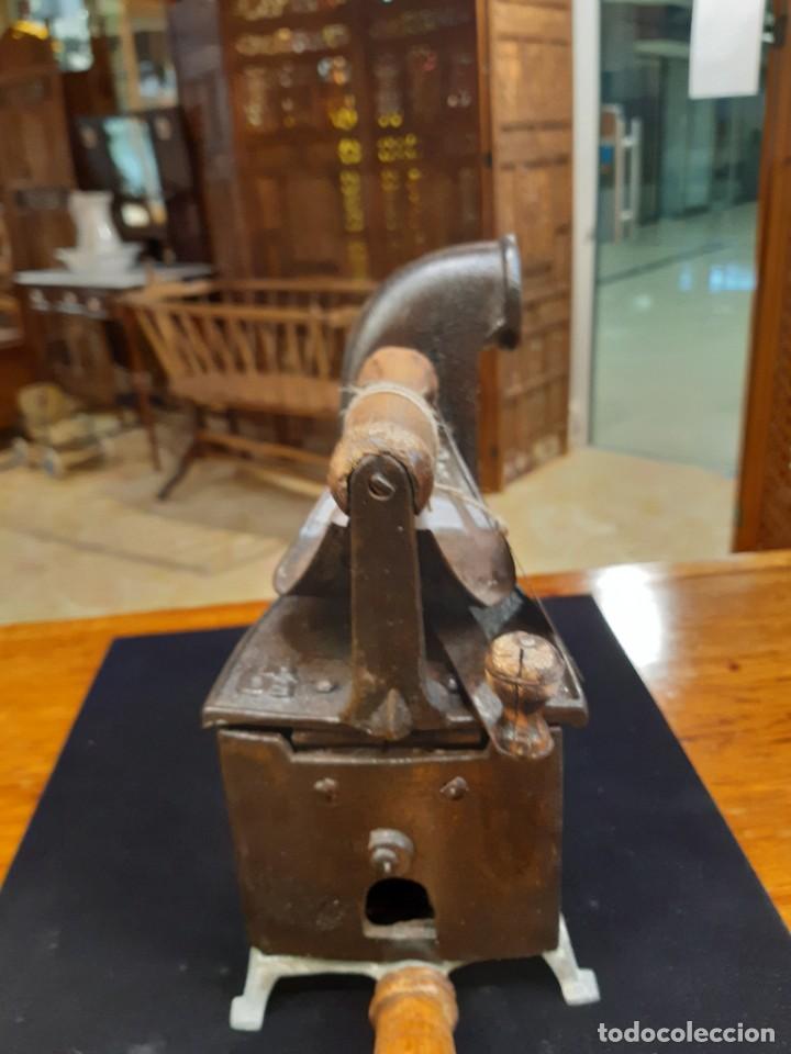 Antig&uuml;edades: PLANCHA DE CHIMENEA EN HIERRO DE CARBON - Foto 2
