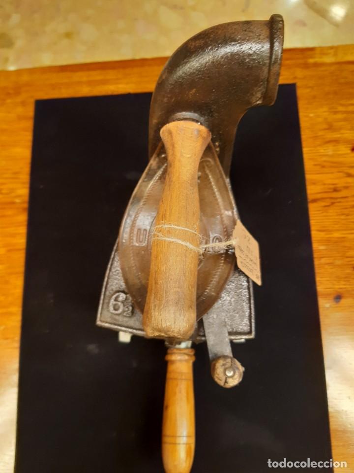 Antig&uuml;edades: PLANCHA DE CHIMENEA EN HIERRO DE CARBON - Foto 3