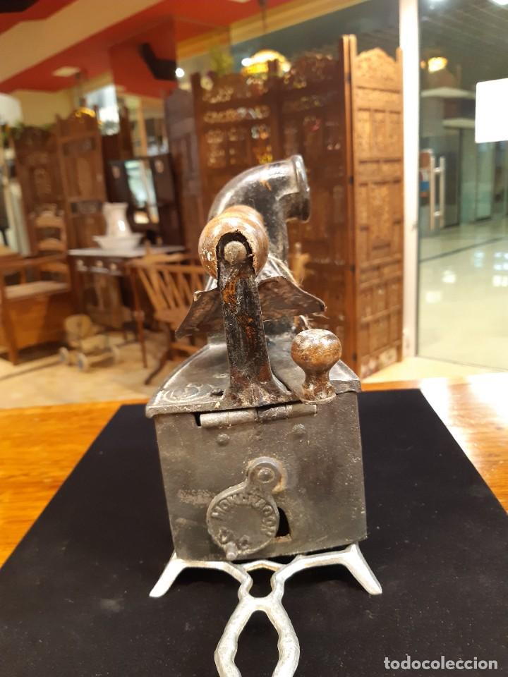 Antig&uuml;edades: PLANCHA EN HIERRO DE CARBON - Foto 2