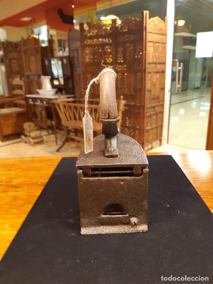 Antig&uuml;edades: PLANCHA EN HIERRO DE CARBON - Foto 2